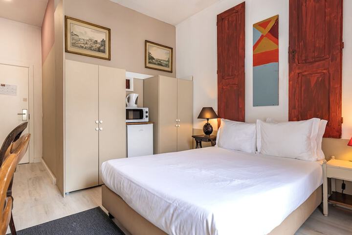 Room 32 of 97