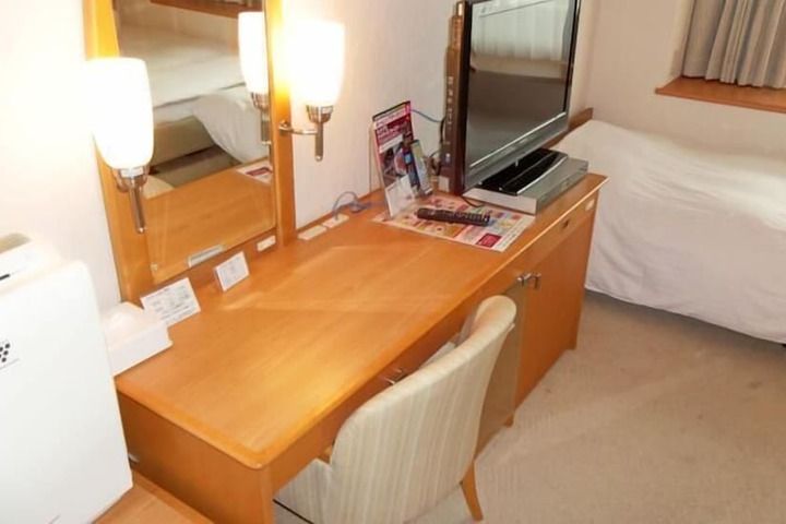 Room 5 of 34