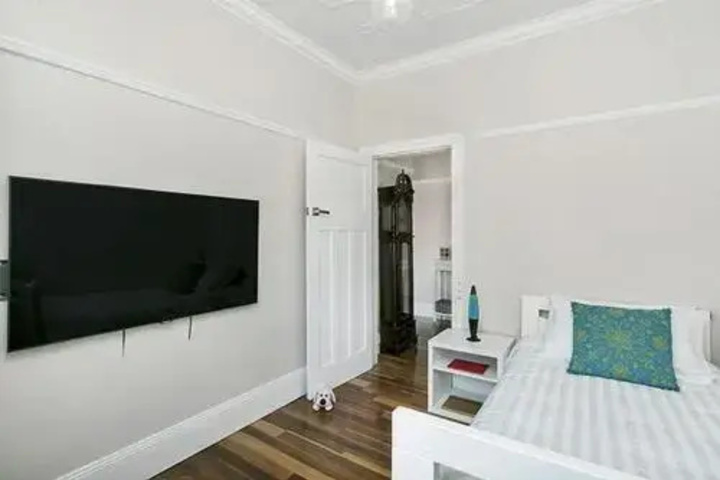 Room 3 of 6