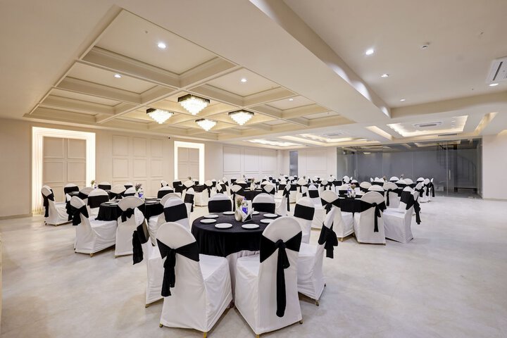 Ballroom/Hall 69 of 98