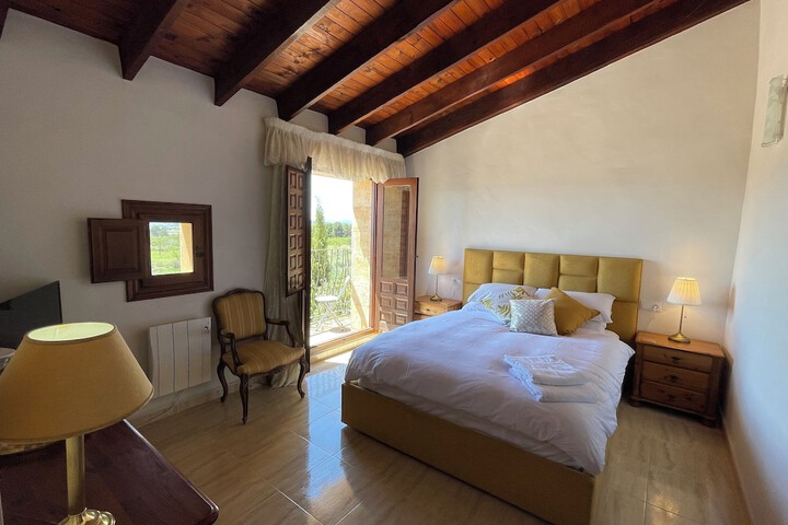 Room 2 of 25