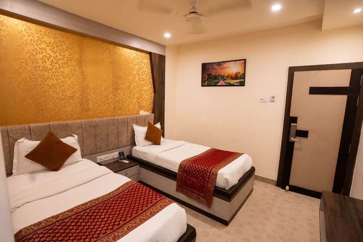 Room 12 of 14