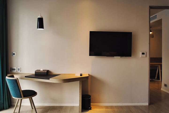 Room 37 of 183