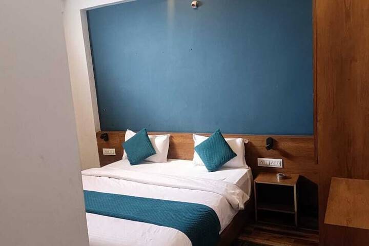 Room 6 of 16