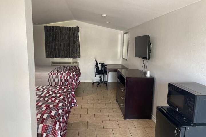 Room 13 of 17