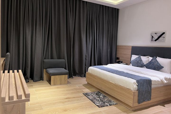 Room 3 of 48