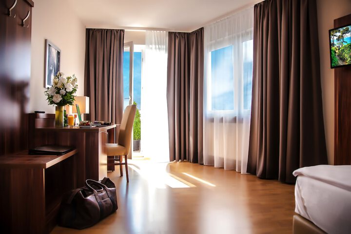 Room 52 of 92