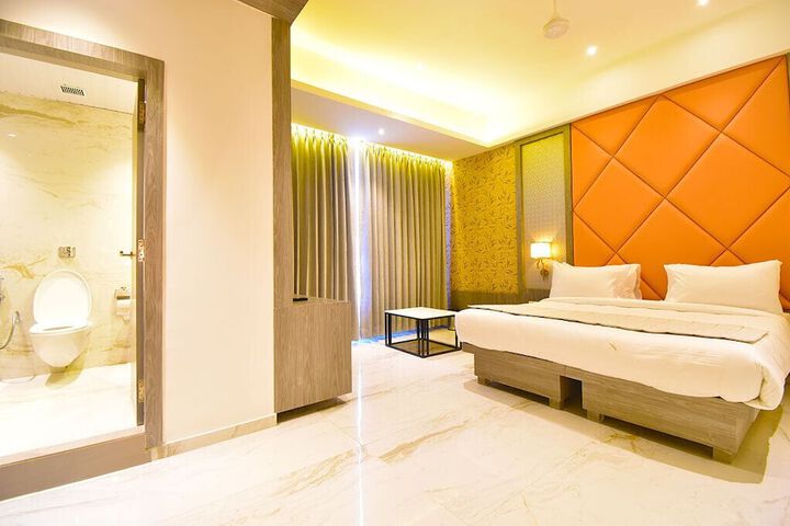 Room 14 of 25