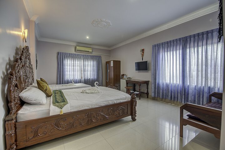 Room 32 of 66