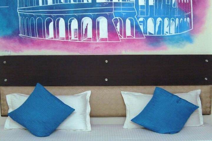 Room 9 of 52