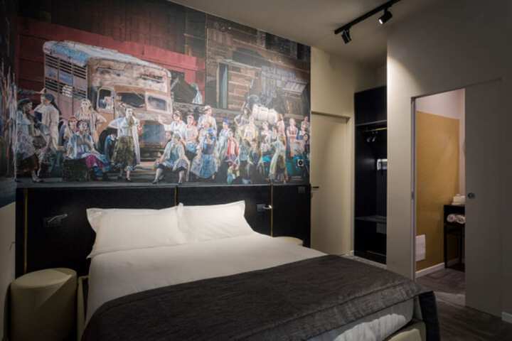 Room 32 of 44