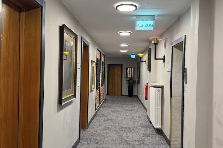 Ballroom/Hall 124 of 136
