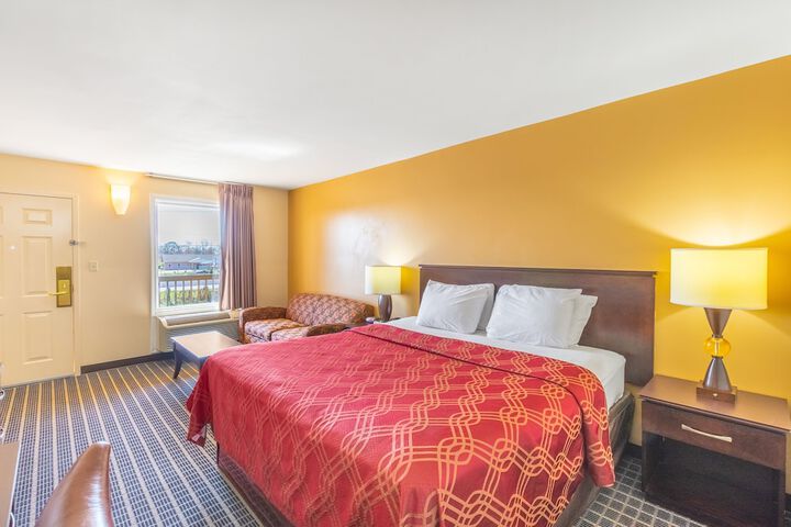 1 King Bed (7 of 9)