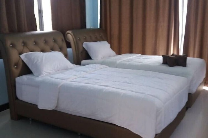 Room 2 of 27