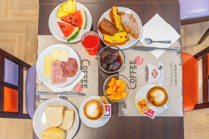 Breakfast/Coffee Service 30 of 40
