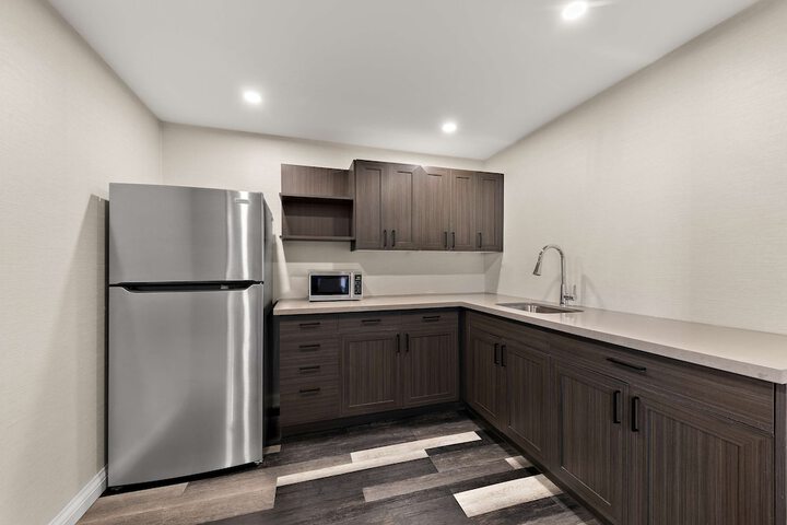 2 Queen Beds Balcony Microwave and Refrigerator Walk in Shower (8 of 24)