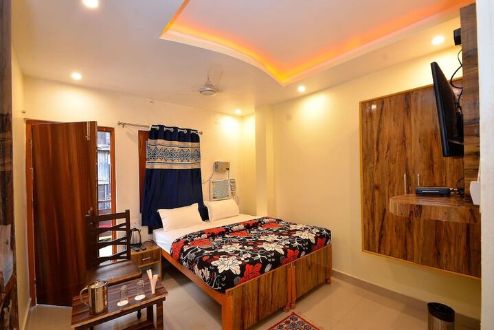 Room 2 of 19