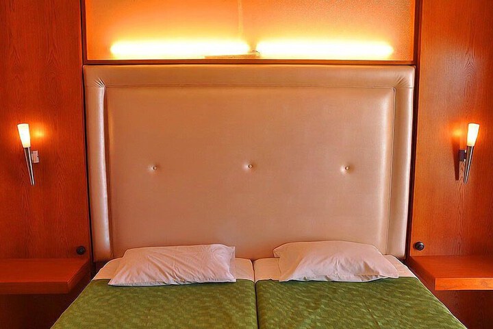 Room 5 of 69