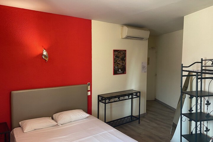 Room 5 of 11