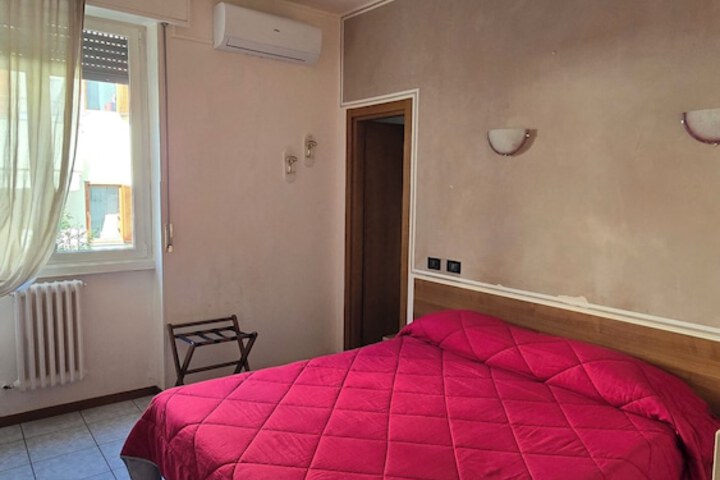 Room 15 of 23