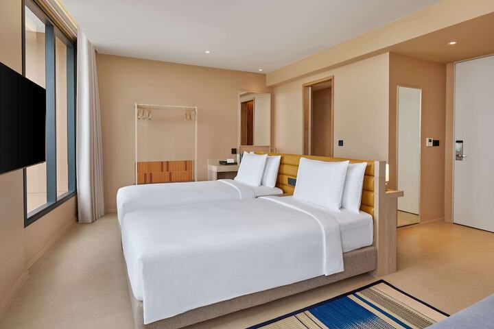 Room 8 of 39