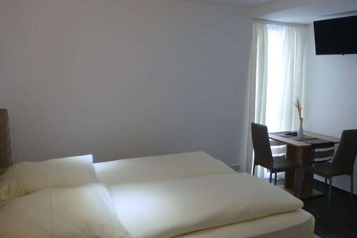 Room 16 of 35