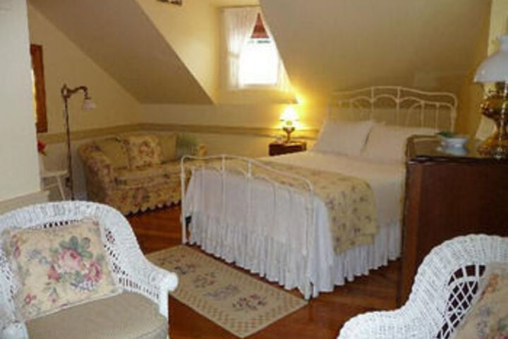 Room 6 of 13