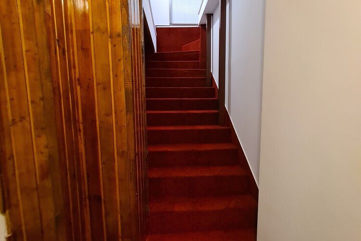 Room 6 of 11