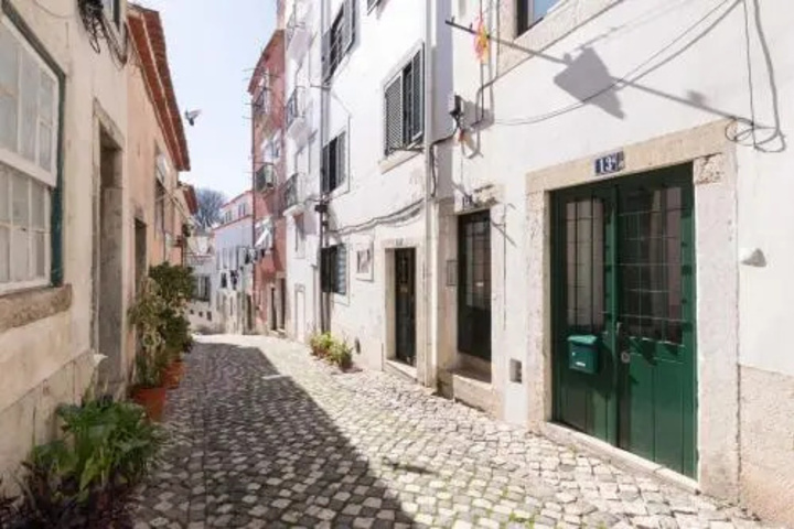 Exterior of TravelingToLisbon 120 Alfama