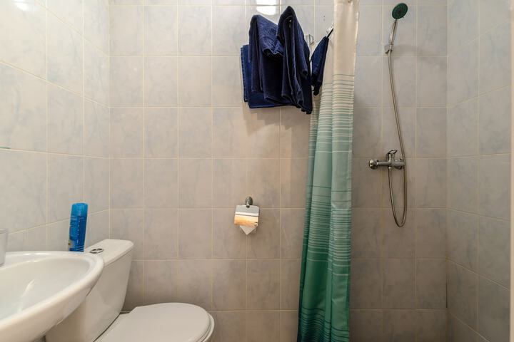 Room 28 of 33