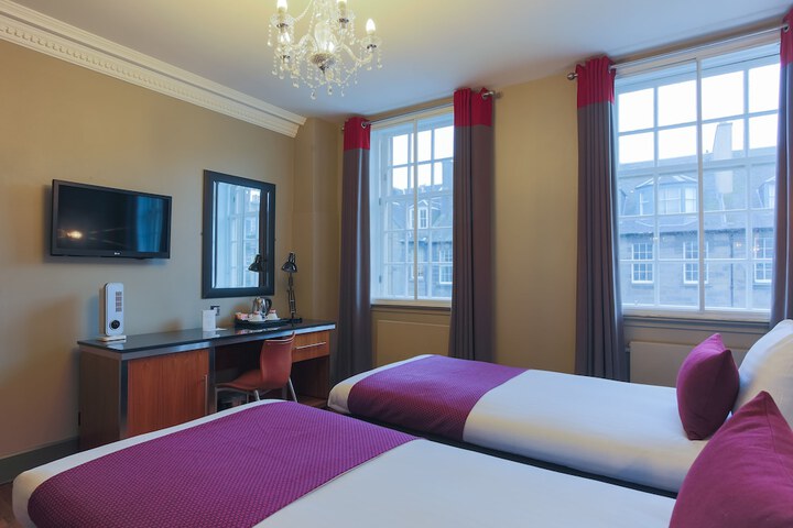 Room 37 of 72