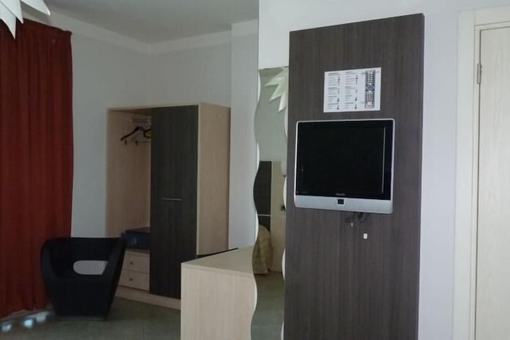Room 14 of 32