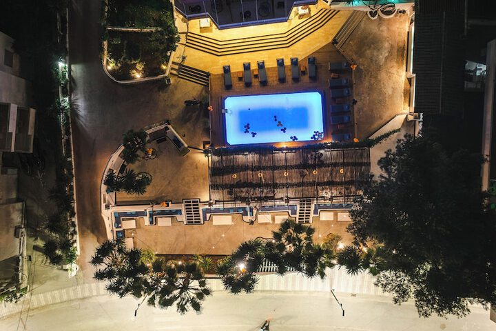Pool 210 of 297