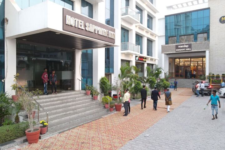 Hotel Sapphire Inn Siwan With AC Room