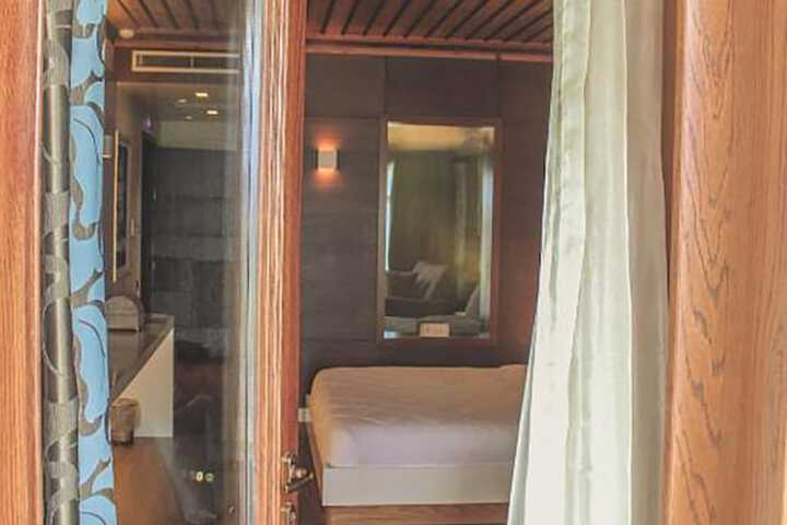 Room 8 of 97