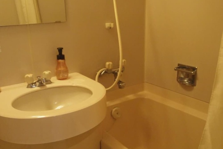 Room 18 of 27