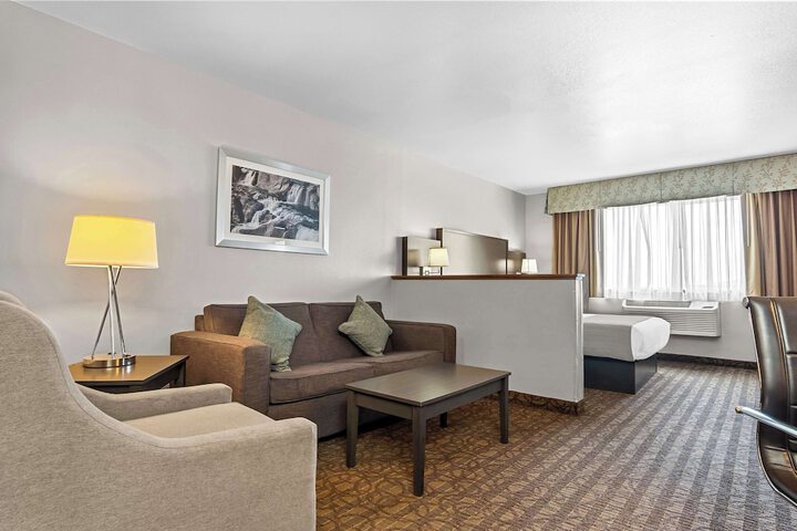 Room 35 of 63