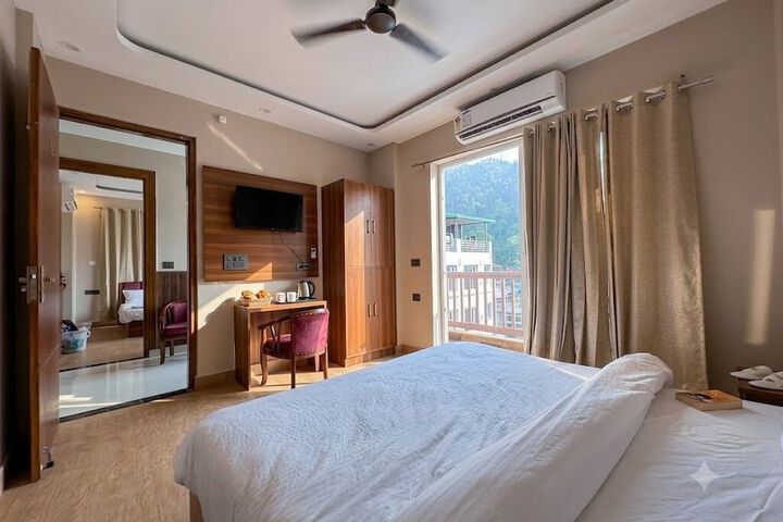 Room 9 of 25