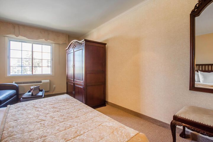 Room 10 of 48