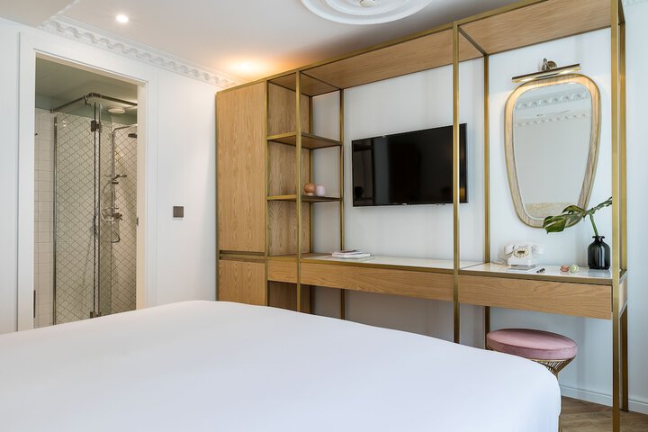 Room 14 of 77