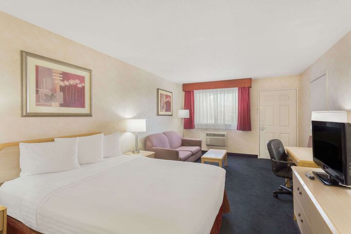Room 17 of 37