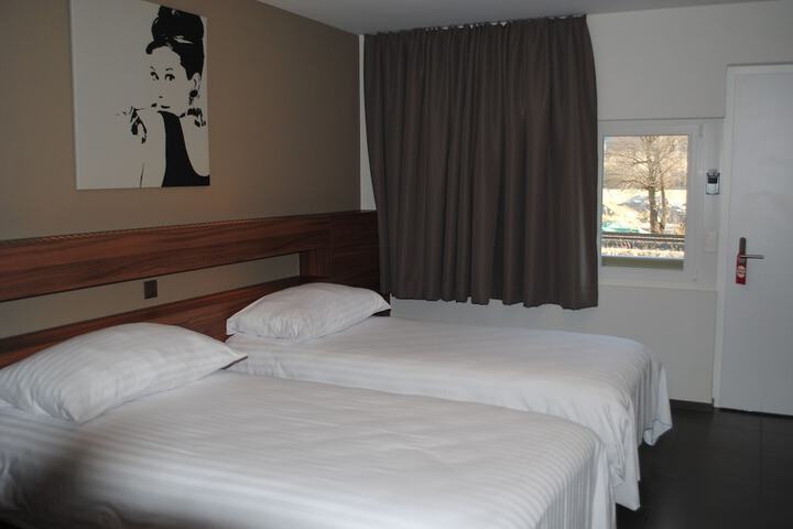 Room 30 of 77