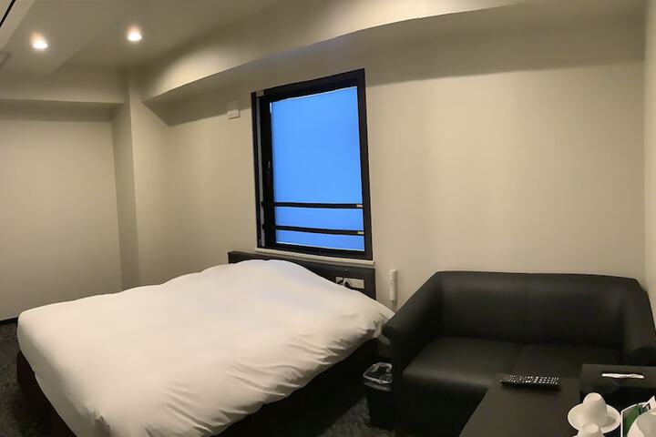Room 7 of 17