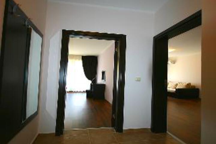 Room 6 of 8