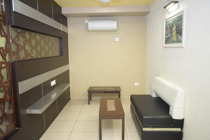 Room 13 of 34