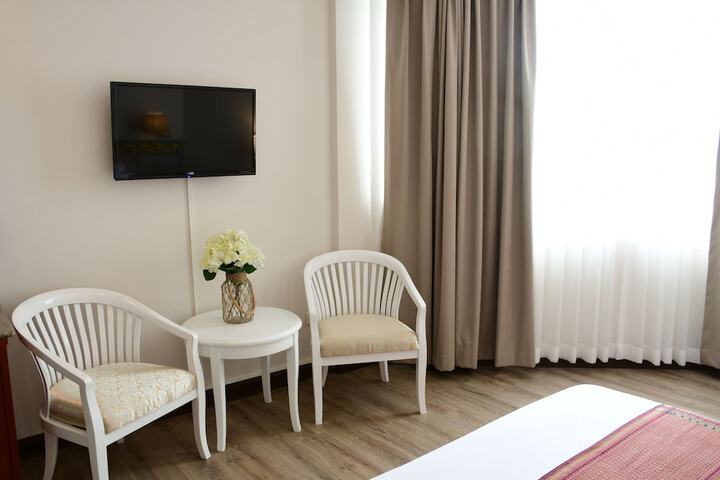 Room 8 of 65