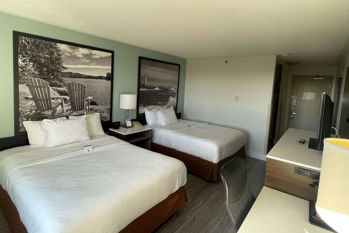 2 Queen Beds (4 of 16)
