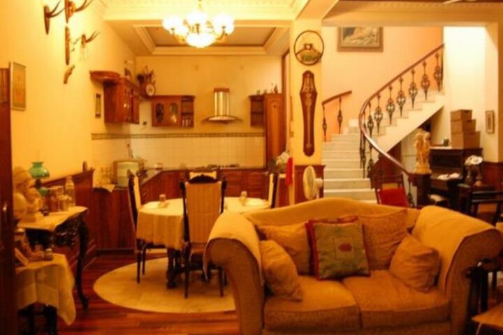 Hotel 4 of 5