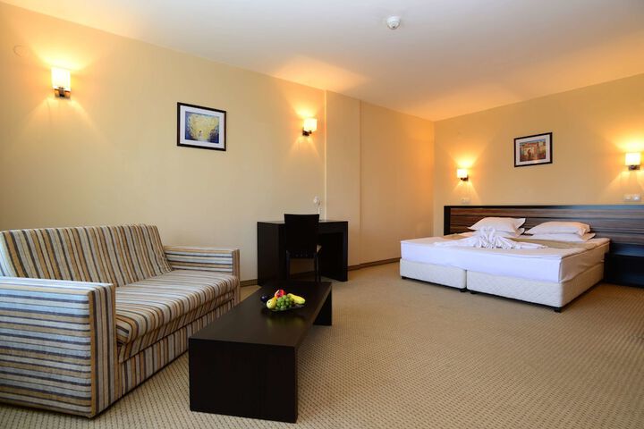 Room 32 of 69