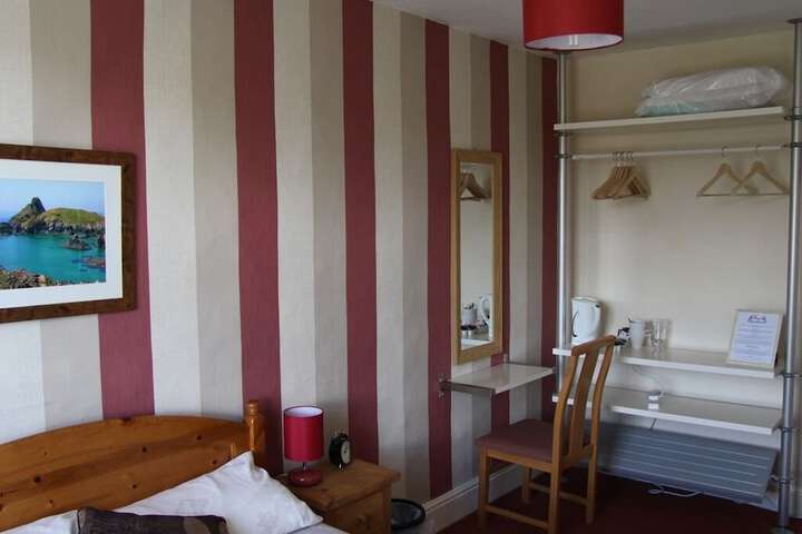 Room 9 of 27